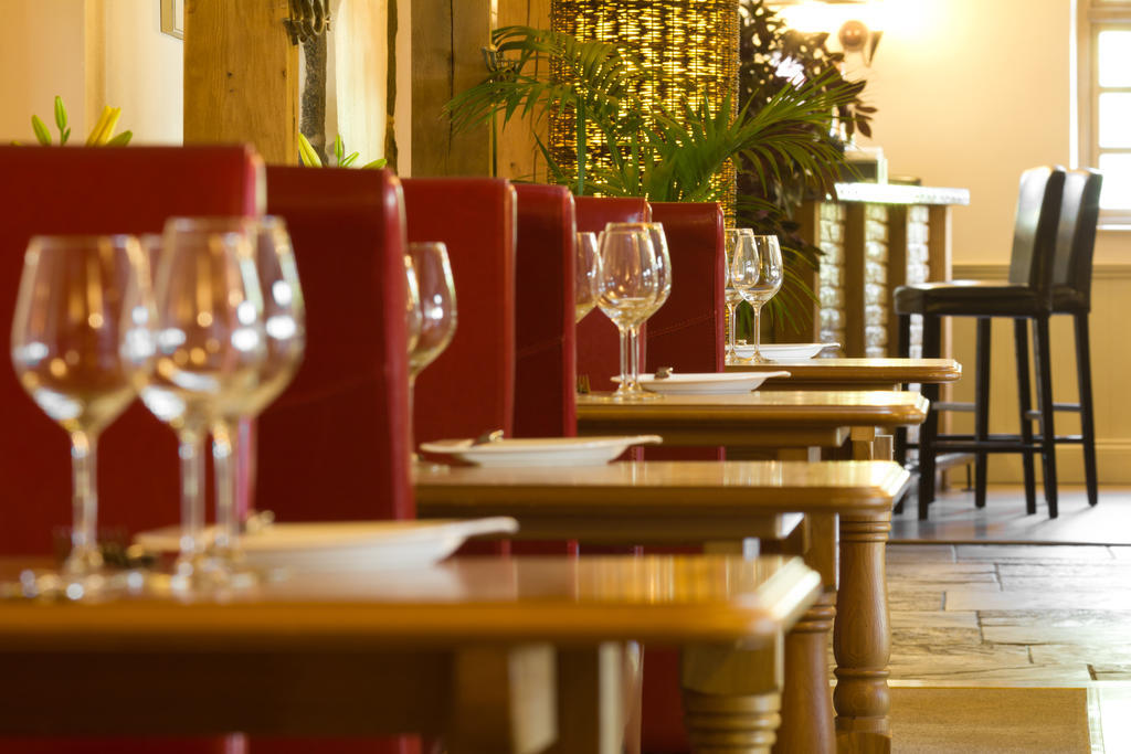 The Farmhouse Hotel And Restaurant Saint Saviour Restoran gambar